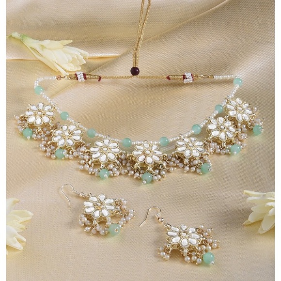 Jewelry - Zaveri pearls necklace with earrings